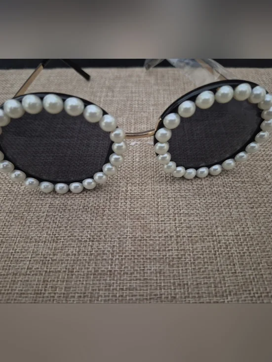 New Retro Pearl-Trim Round Sunglasses - Black With Hard Case And Cloth - Picture 7 of 8